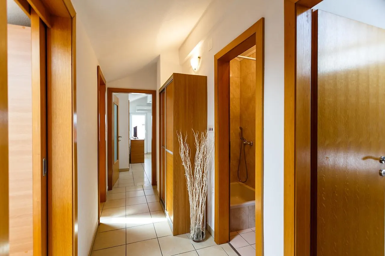 Apartments Jura Krk Town 0*,